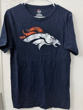 Majestic Denver Broncos Distressed Logo T-Shirt - Navy - Size Small